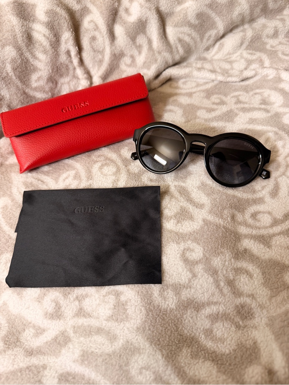 GUESS Black Round Women’s Sunglasses with Red Case